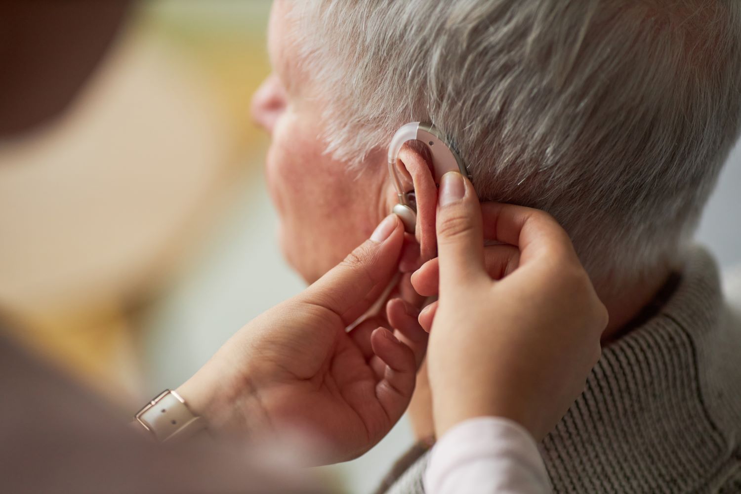 หูหนวกคืออะไร อาการเป็นแบบไหน มีวิธีการรักษายังไง และข้อแนะนำเพิ่มเติมสำหรับอาการหูหนวก ?